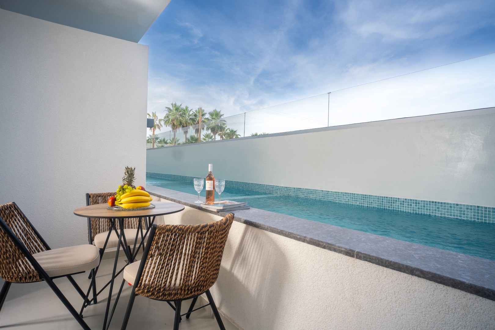 Triple room with private pool
